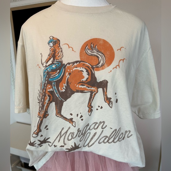 Tops - Morgan Wallen Cream Ladies T-shirt Slightly Cropped Size XL